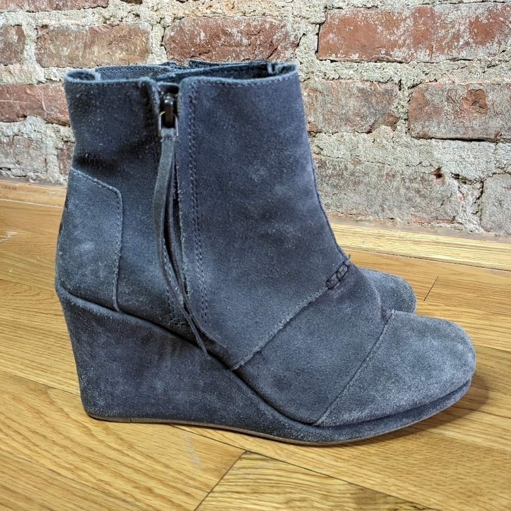 Toms Size 8 Blueish Gray Leather Suede Wedge Ankle Boots w/ Side Tassel Zipper